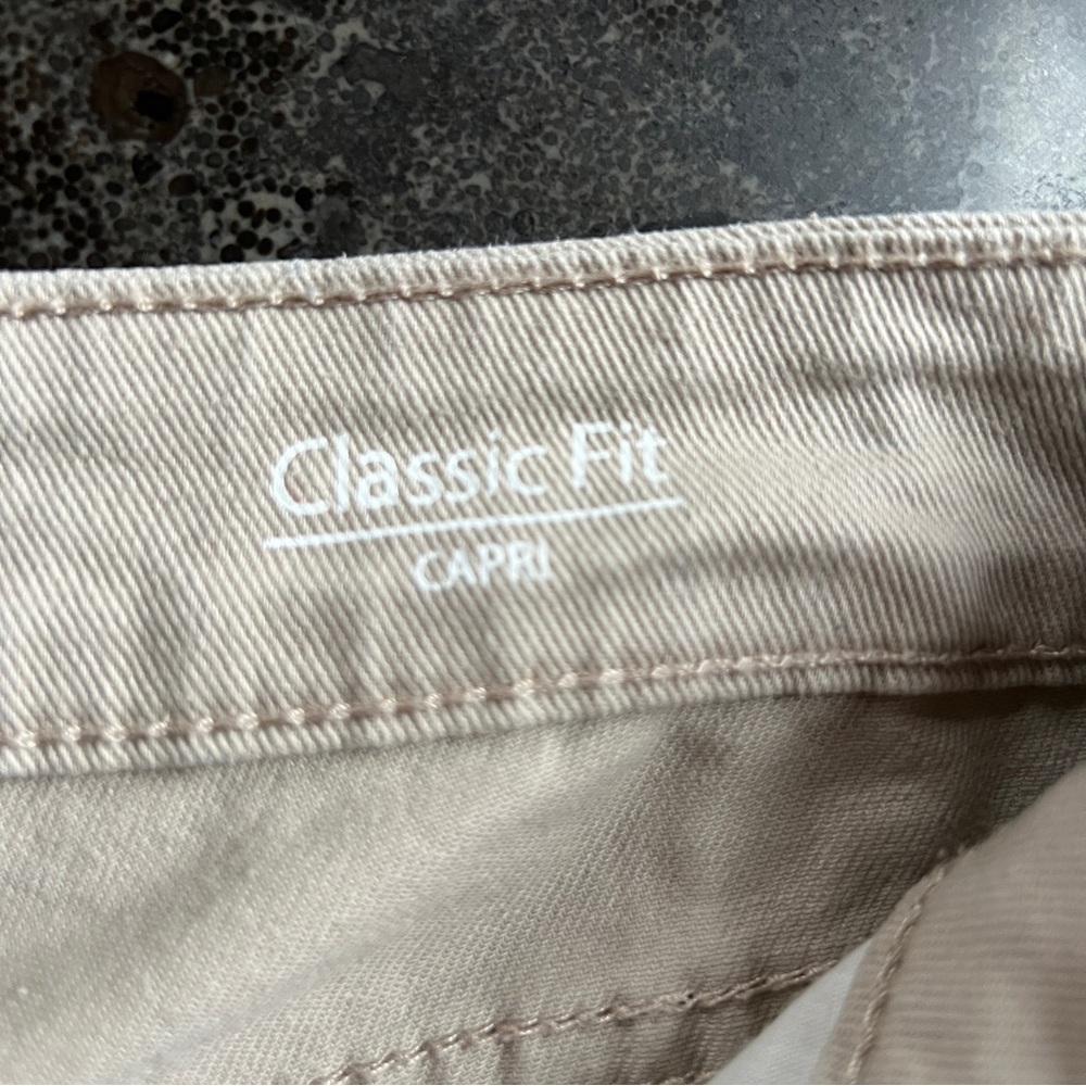 Croft & Barrow Classic Fit Capri - Size 12 - Picture 9 of 10
